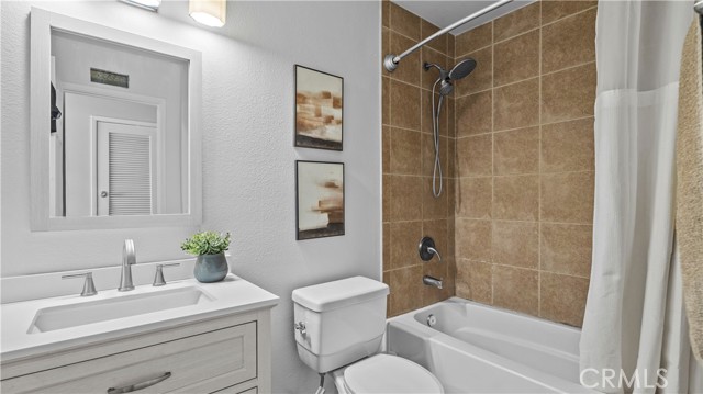 Detail Gallery Image 18 of 29 For 1910 W Palmyra Ave #94,  Orange,  CA 92868 - 4 Beds | 2/1 Baths