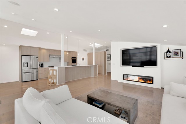 2712 N Beverly Glen Boulevard, Los Angeles CA: https://media.crmls.org/medias/bd6bb9e8-d35d-421a-aca7-41f361b9c529.jpg