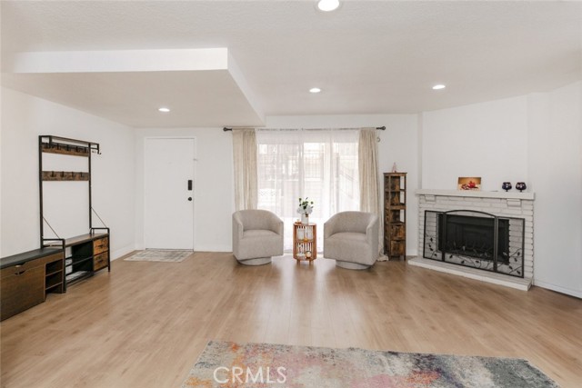 Detail Gallery Image 10 of 27 For 2850 Montrose Ave #6,  La Crescenta,  CA 91214 - 3 Beds | 3 Baths