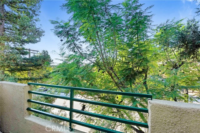 Detail Gallery Image 4 of 26 For 6140 Monterey #406,  Los Angeles,  CA 90042 - 2 Beds | 2 Baths