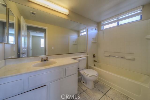 15576 Carmel Verde Lane, Moreno Valley CA: https://media.crmls.org/medias/bd6ddf18-e94b-495c-b015-a7dffff77653.jpg