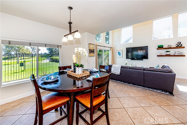 Detail Gallery Image 7 of 41 For 162 Sims Way, Placentia,  CA 92870 - 4 Beds | 2/1 Baths