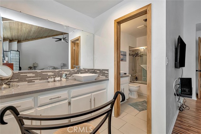 Detail Gallery Image 27 of 40 For 21241 Lassen #3,  Chatsworth,  CA 91311 - 2 Beds | 2/1 Baths