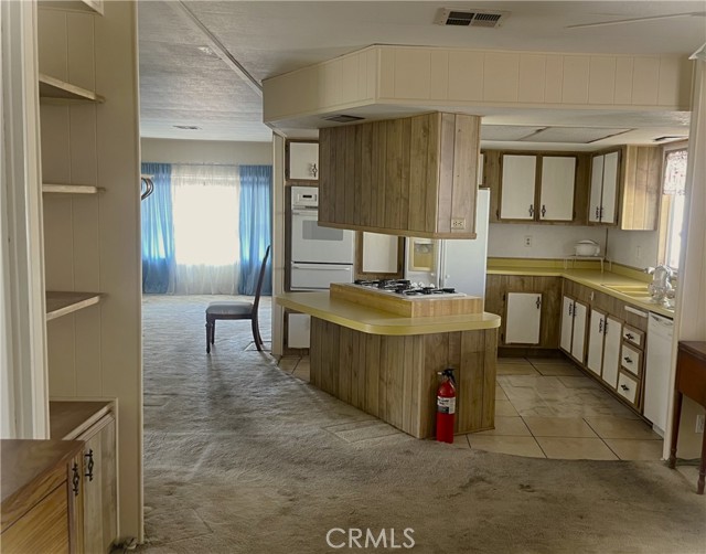 9391 California Avenue, Riverside CA: https://media.crmls.org/medias/bd70a37f-2af3-4e78-8d0c-0a98f75b7293.jpg