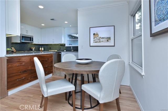 Detail Gallery Image 8 of 20 For 14018 Hesby St, Sherman Oaks,  CA 91423 - 3 Beds | 2 Baths