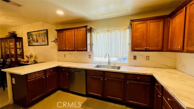 Detail Gallery Image 10 of 33 For 15721 Cobalt St #105,  Sylmar,  CA 91342 - 4 Beds | 2/1 Baths