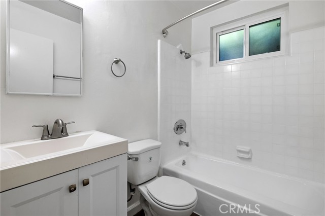 3337 S Durango Avenue, Los Angeles CA: https://media.crmls.org/medias/bd7227be-e5b6-4af3-ac3c-0aba6942450a.jpg