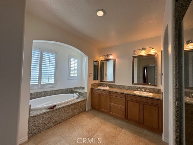 3510 Sweetgrass Avenue, Simi Valley CA: https://media.crmls.org/medias/bd7247fc-1763-4f20-8638-f9886508ae0d.jpg