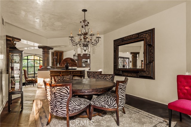 Detail Gallery Image 10 of 44 For 4909 Woodley Ave, Encino,  CA 91436 - 5 Beds | 4 Baths