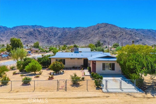 Detail Gallery Image 4 of 53 For 72229 Old Dale Rd, Twentynine Palms,  CA 92277 - 3 Beds | 2 Baths