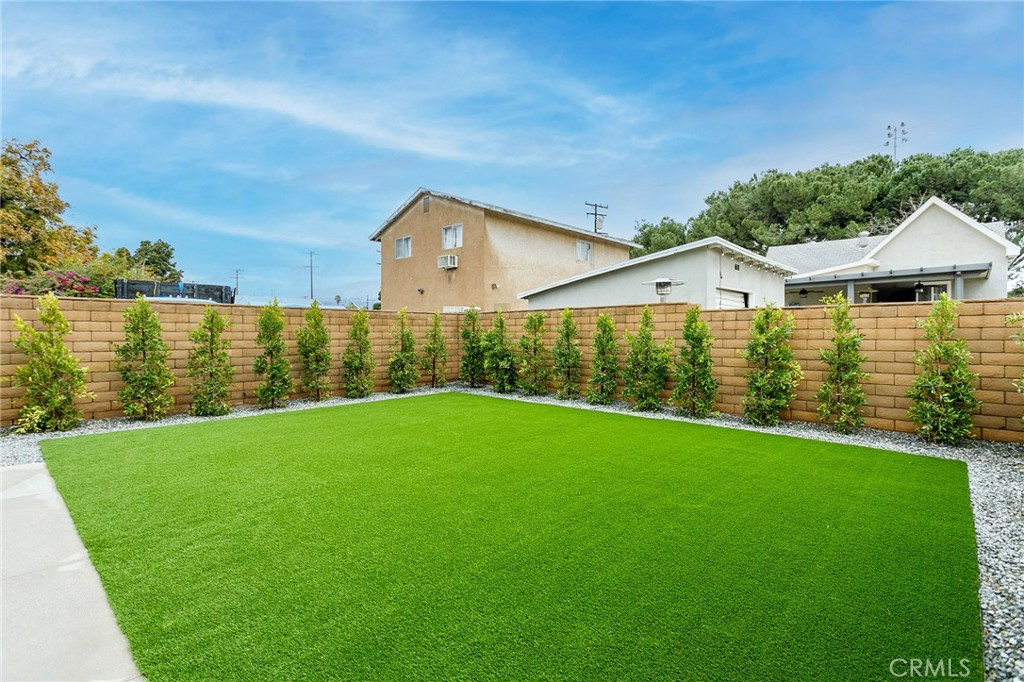 MLS #OC25147950 img 12