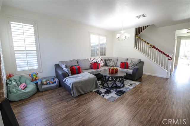 Detail Gallery Image 9 of 47 For 3919 Obsidian Rd, San Bernardino,  CA 92407 - 4 Beds | 2/1 Baths