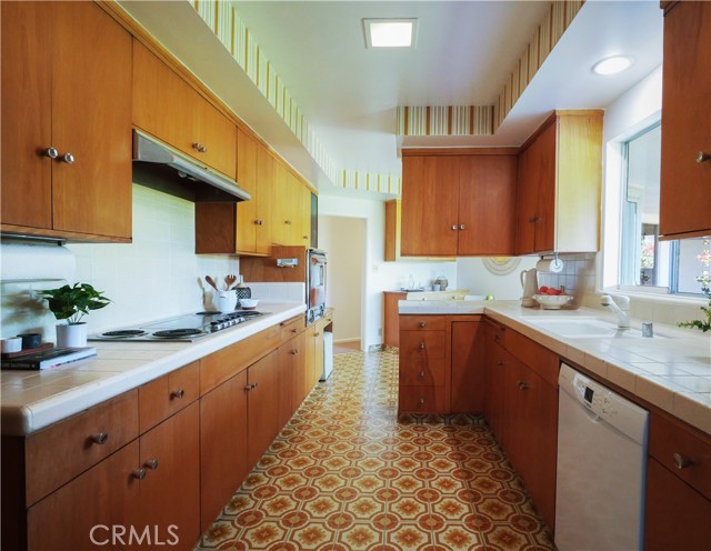 Detail Gallery Image 19 of 40 For 1209 Granvia Altamira, Palos Verdes Estates,  CA 90274 - 4 Beds | 2/2 Baths