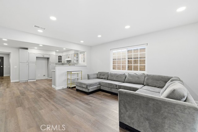 Detail Gallery Image 5 of 38 For 24305 Wabuska, Newhall,  CA 91321 - 6 Beds | 3 Baths