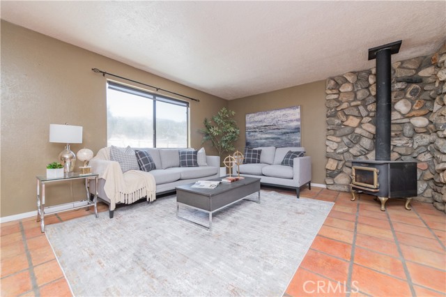 1181 Barkley Ranch Road, Pinon Hills CA: https://media.crmls.org/medias/bd774f57-1aea-4777-89b7-ec975fd0d363.jpg
