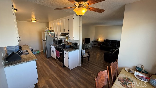 Detail Gallery Image 10 of 26 For 1835 Pueblo, Hemet,  CA 92545 - 2 Beds | 2 Baths