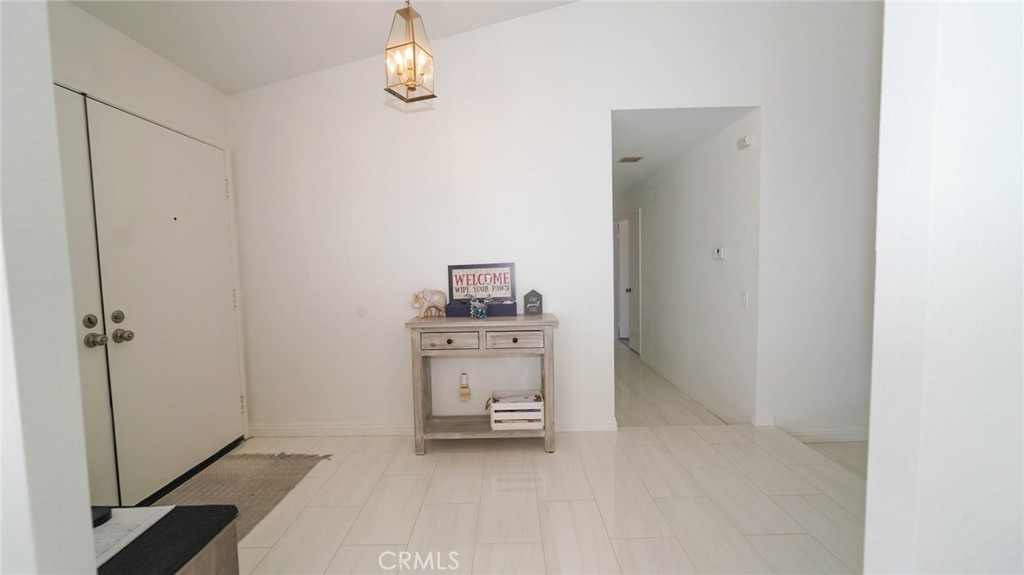 https://media.crmls.org/medias/bd788fc7-60ea-4cd0-8870-a8aace837314.jpg?preset=X-Large