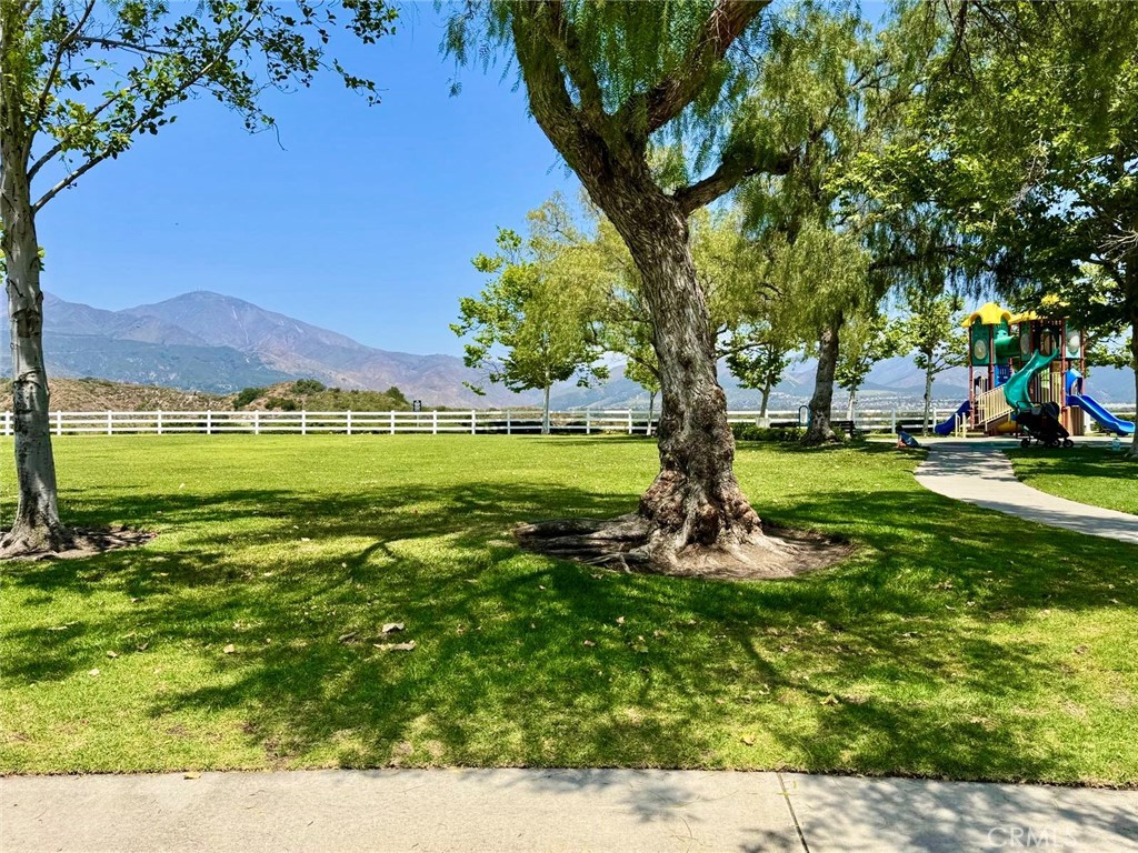 https://media.crmls.org/medias/bd79fd32-e9e0-4c3c-ab6a-3b7d7bb6d104.jpg?preset=X-Large