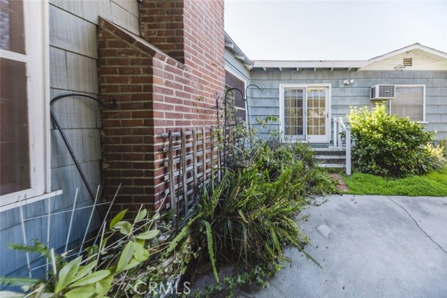 1324 S 1st Avenue, Arcadia CA: https://media.crmls.org/medias/bd7a5448-cf25-42cd-9513-963db3fe4020.jpg