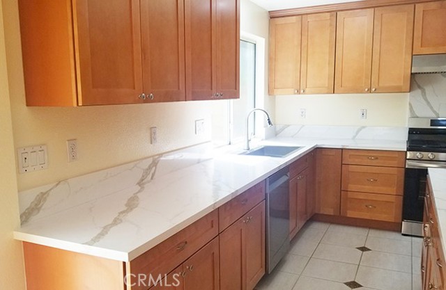 Detail Gallery Image 9 of 38 For 49 Elizabeth Ln, Irvine,  CA 92602 - 4 Beds | 2/1 Baths