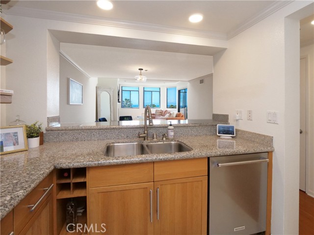 Detail Gallery Image 13 of 35 For 520 the Village #408,  Redondo Beach,  CA 90277 - 3 Beds | 2 Baths