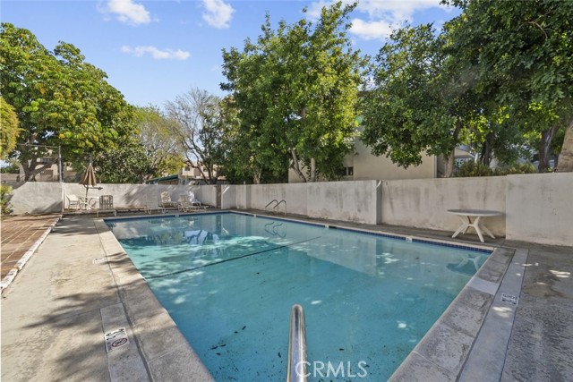 Detail Gallery Image 29 of 41 For 18555 Collins St #C18,  Tarzana,  CA 91356 - 2 Beds | 2 Baths