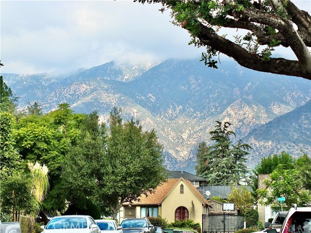 Eaton Canyon Mountain Views & Hiking Trails