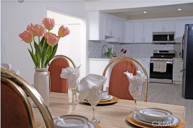 Detail Gallery Image 12 of 70 For 10660 Melvin Ave, Porter Ranch,  CA 91326 - 5 Beds | 3/1 Baths