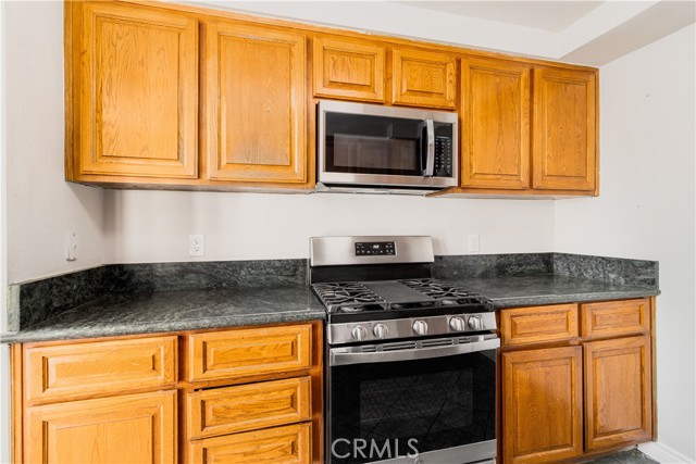 Detail Gallery Image 6 of 21 For 11384 Dronfield #36,  Pacoima,  CA 91331 - 3 Beds | 3 Baths