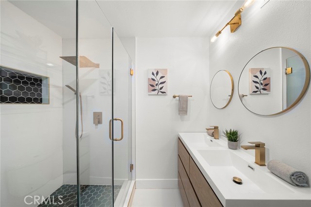 5228 E Minuet Lane, Anaheim CA: https://media.crmls.org/medias/bd7ceaf2-4c67-4acd-b02f-a8106002de18.jpg
