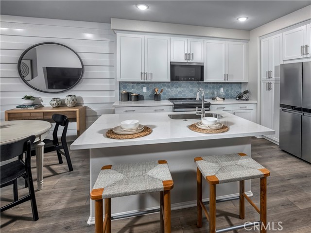 Detail Gallery Image 3 of 14 For 207 Palm Rd, San Marcos,  CA 92069 - 3 Beds | 3 Baths