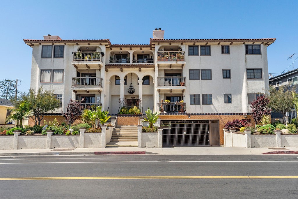 Detail Gallery Image 1 of 46 For 1150 W 13th St #204,  San Pedro,  CA 90731 - 2 Beds | 2 Baths