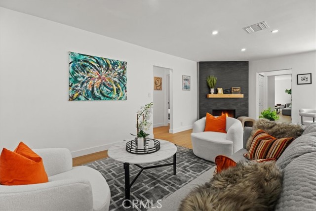 Detail Gallery Image 6 of 44 For 5815 Saloma Ave, Sherman Oaks,  CA 91411 - 4 Beds | 3/1 Baths