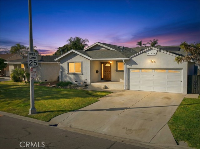 Detail Gallery Image 3 of 25 For 6545 Dos Rios Rd, Downey,  CA 90240 - 5 Beds | 3 Baths