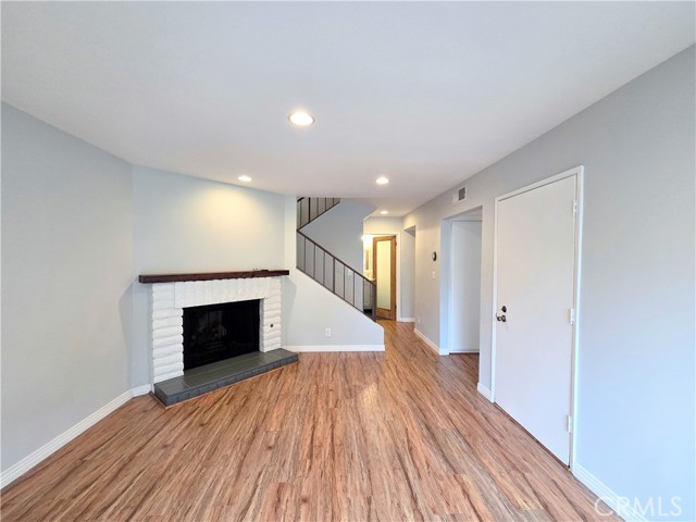 Detail Gallery Image 5 of 34 For 3701 Country Club Dr #3,  Long Beach,  CA 90807 - 2 Beds | 1/1 Baths