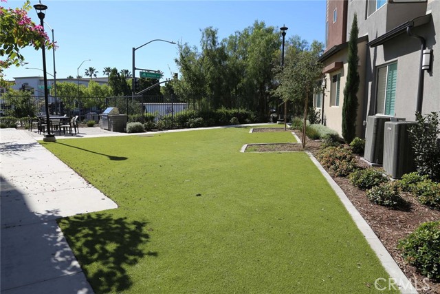 Detail Gallery Image 17 of 25 For 960 N Tangent Privado #303,  Ontario,  CA 91764 - 1 Beds | 1 Baths