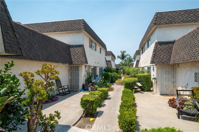 927 S Webster Avenue, Anaheim CA: https://media.crmls.org/medias/bd7f658a-67ac-44de-a88b-de889cfcee1c.jpg