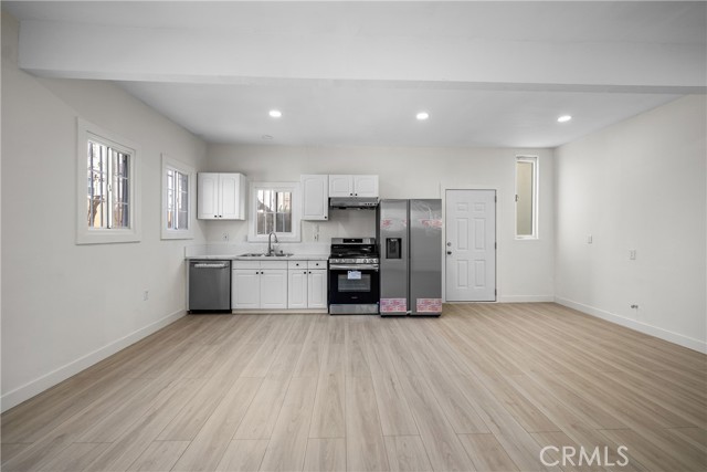 Detail Gallery Image 12 of 25 For 2823 W 8th St, Los Angeles,  CA 90005 - 4 Beds | 2/1 Baths