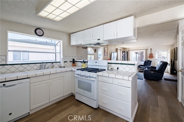 18218 Mansel Avenue, Redondo Beach, California 90278, 2 Bedrooms Bedrooms, ,2 BathroomsBathrooms,Residential,Sold,Mansel,SB22129835