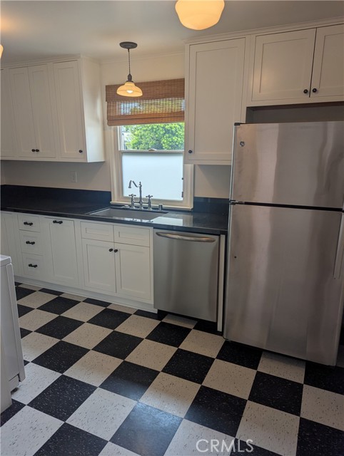 Detail Gallery Image 3 of 12 For 425 Orchid Ave #REAR,  Corona Del Mar,  CA 92625 - 1 Beds | 1 Baths
