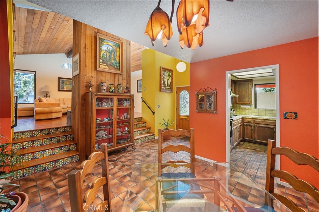 https://media.crmls.org/medias/bd80e61f-aa6f-4d32-98cc-db2567e414d5.jpg?preset=X-Large