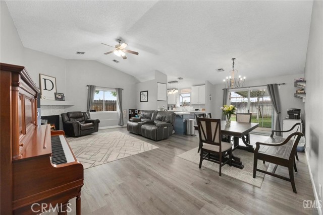 Detail Gallery Image 6 of 31 For 11617 Cactus Dr, Bakersfield,  CA 93312 - 3 Beds | 2 Baths
