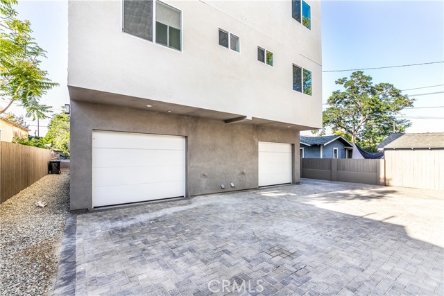 Detail Gallery Image 5 of 18 For 11308 Miranda St, North Hollywood,  CA 91601 - 4 Beds | 4 Baths