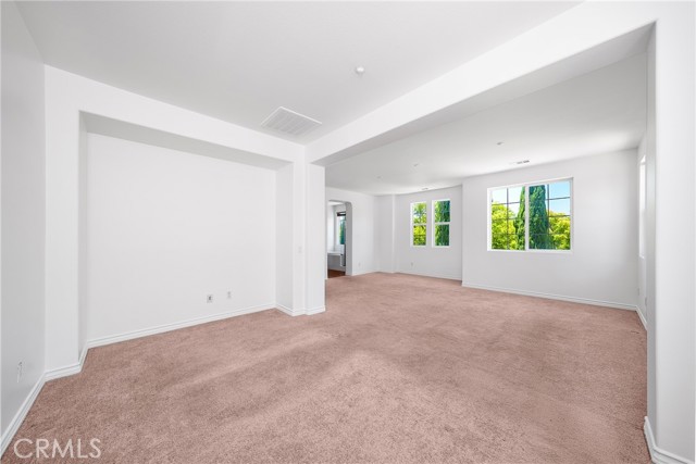 5662 Galasso Avenue, Fontana CA: https://media.crmls.org/medias/bd81c98e-a4c2-409a-8381-215a776ee2b7.jpg