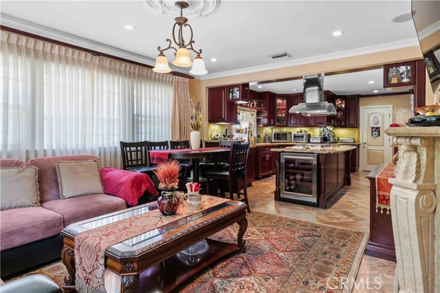 Detail Gallery Image 4 of 38 For 2741 E Glenoaks Bld, Glendale,  CA 91206 - 3 Beds | 2 Baths