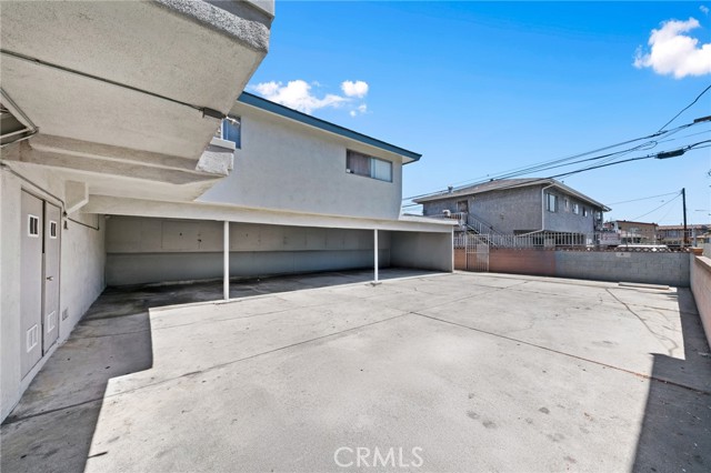 11726 Freeman Avenue, Hawthorne CA: https://media.crmls.org/medias/bd82569c-38a1-4989-8bad-f43cfc3d4368.jpg