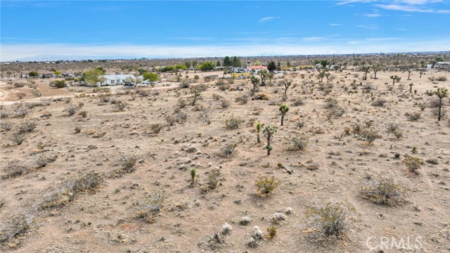 Detail Gallery Image 8 of 11 For 12432 La Mirada Rd, Phelan,  CA 92371 - – Beds | – Baths