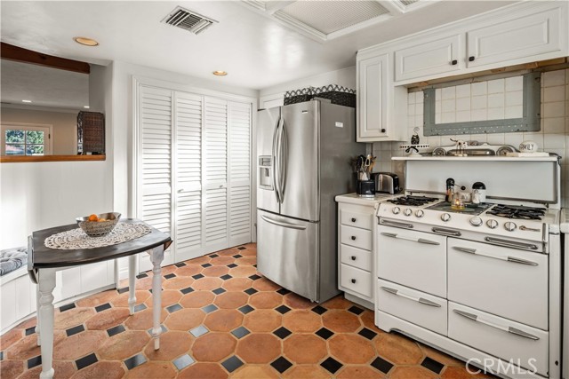 Detail Gallery Image 4 of 30 For 13382 Astoria, Sylmar,  CA 91342 - 3 Beds | 2 Baths