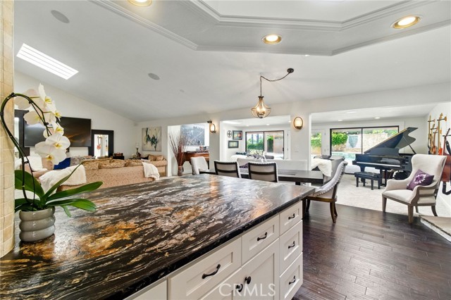 342 Canyon View Drive, Calimesa CA: https://media.crmls.org/medias/bd836aa7-9afb-4cce-b2e1-0f58d62b7853.jpg