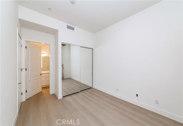 Detail Gallery Image 11 of 16 For 309 S Mariposa Ave #301,  Los Angeles,  CA 90020 - 2 Beds | 2/1 Baths